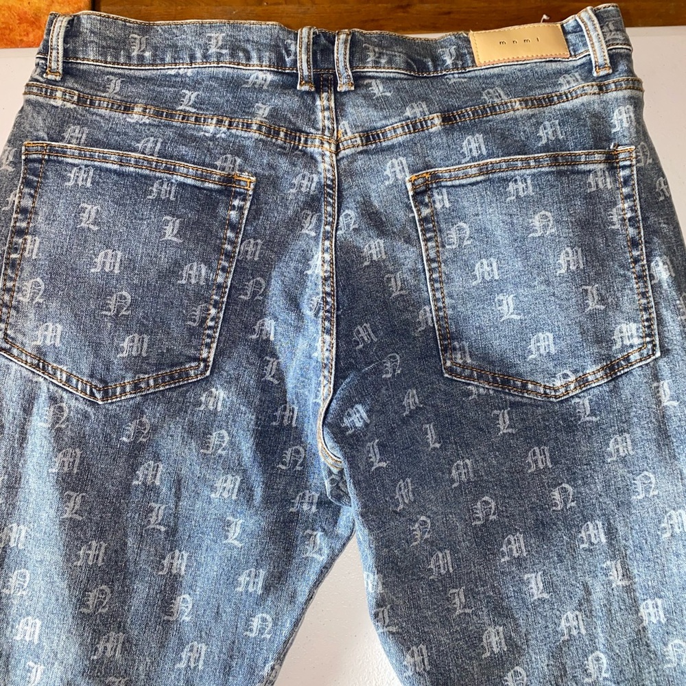 MNML NWOT’s Old English Flare Denim Jeans - Medium Blue
| B639 | Size 34 - Picture 9 of 13